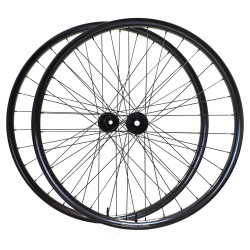 Rear disc road clincher wheel with HOPE Pro4 hub