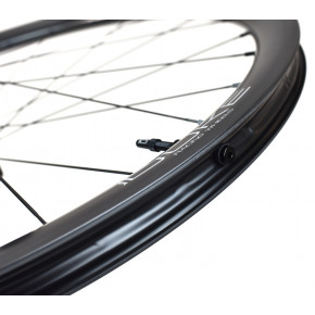 Front wheel DUKE WORLD RUNNER CARBON 35 SLR2 650B DISC BITEX IS