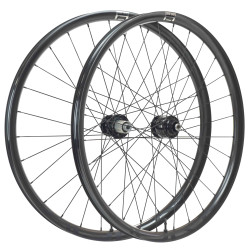 Brand new DUKE BACCARA WRX 27 / SON DELUX CL - HOPE PRO5 CL HG11